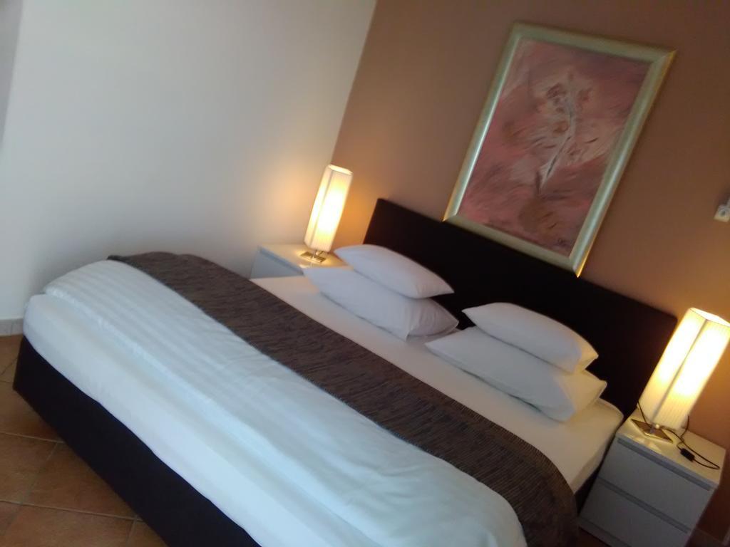 Guest House Garfild 2 Novi Vinodolski Pokoj fotografie